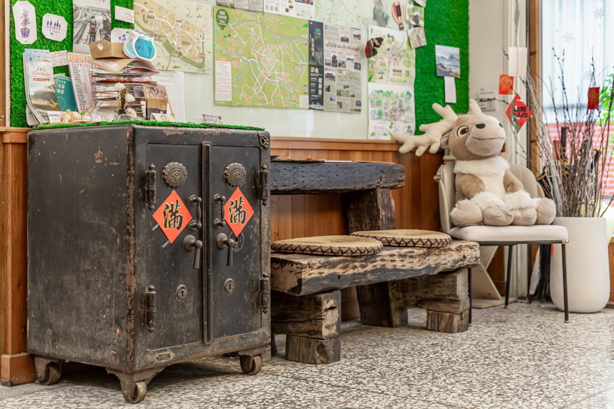 Forever Happiness Hostel 埔里 エクステリア 写真